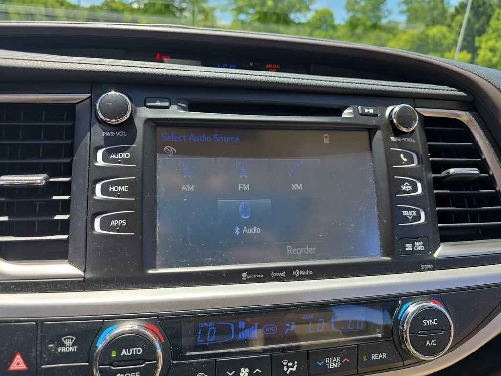 Certified 2019 Toyota Highlander XLE AWD/4WD image 24
