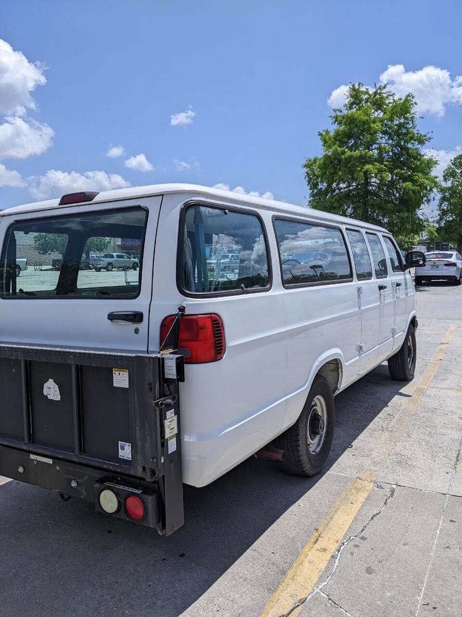 Used 2002 Dodge B3500 RWD image 3