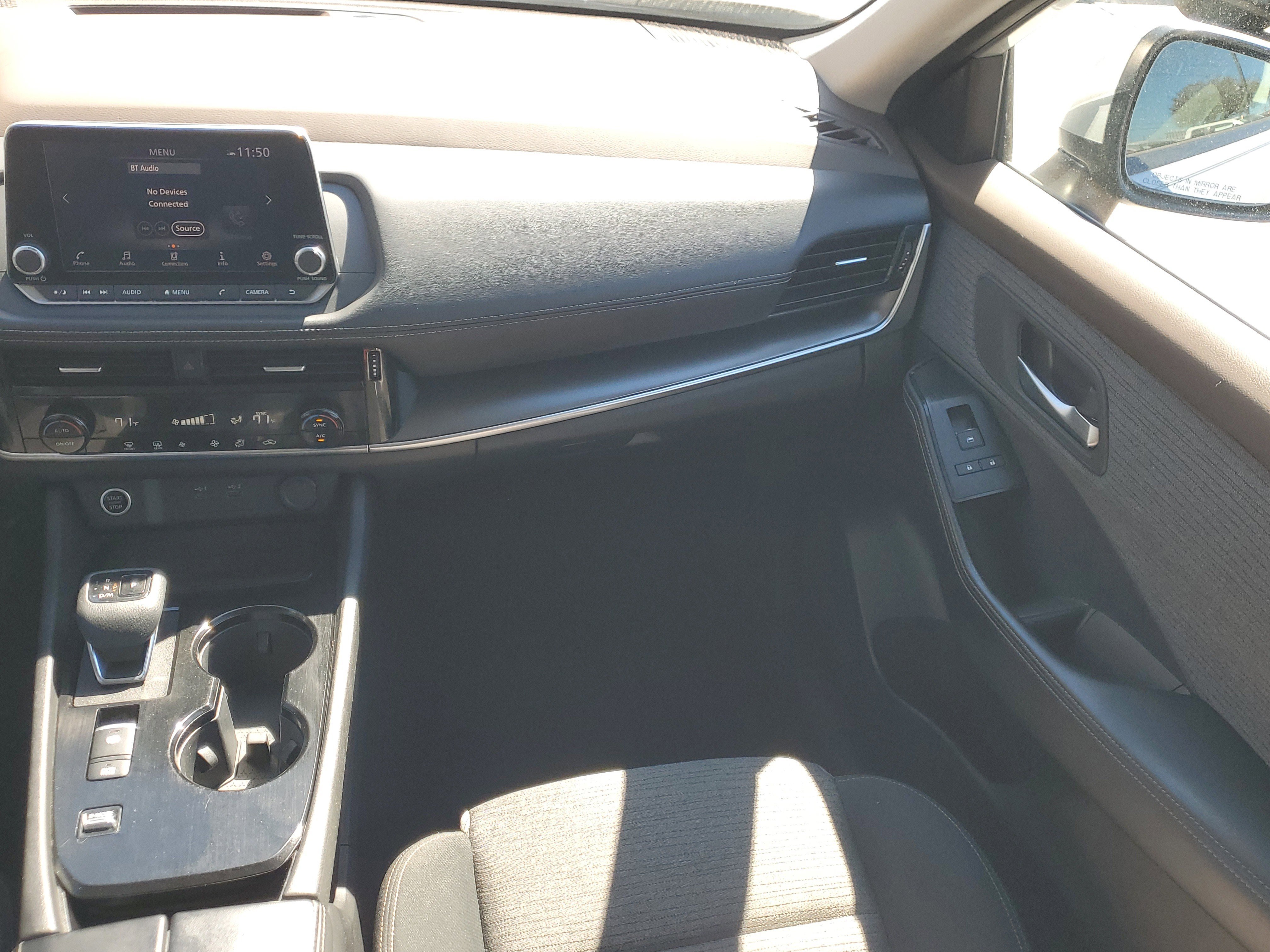 Used 2023 Nissan Rogue SV image 15