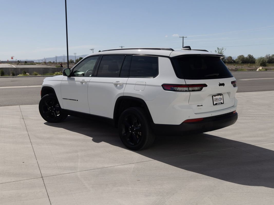 Used 2023 Jeep Grand Cherokee L Altitude AWD/4WD image 4