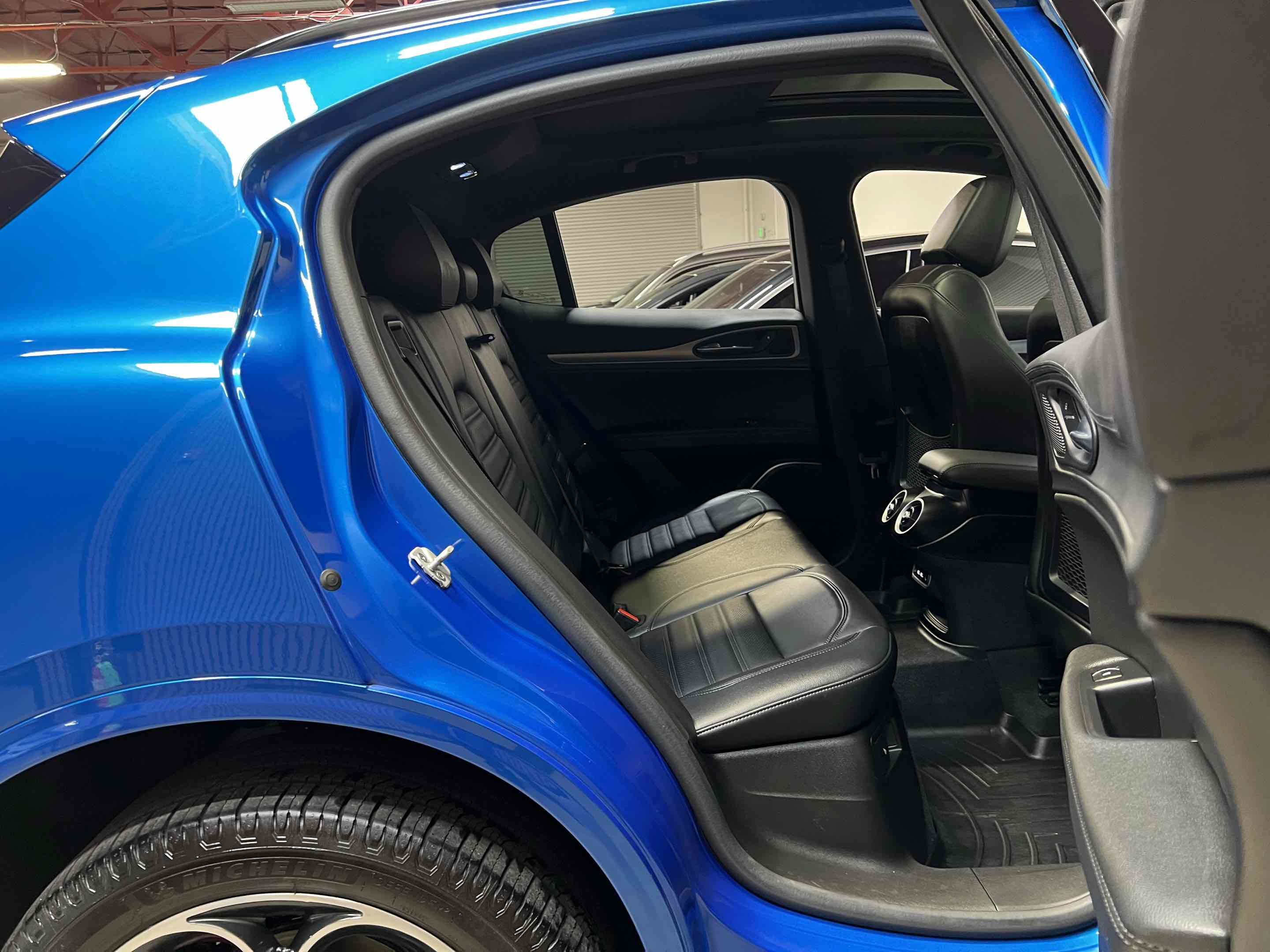 Used 2023 Alfa Romeo Stelvio Veloce AWD/4WD image 40