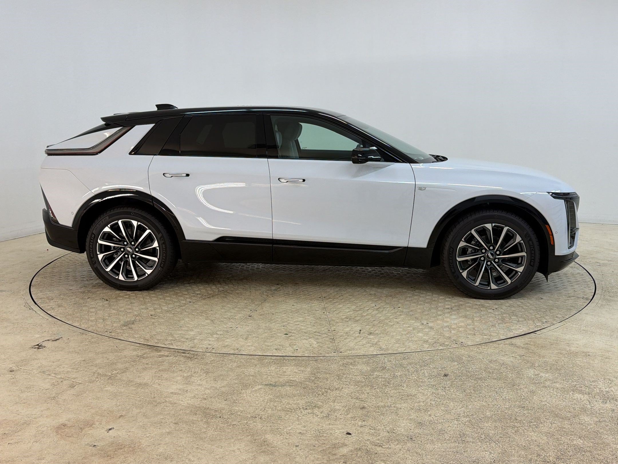 New 2026 Cadillac Lyriq Sport AWD/4WD image 8