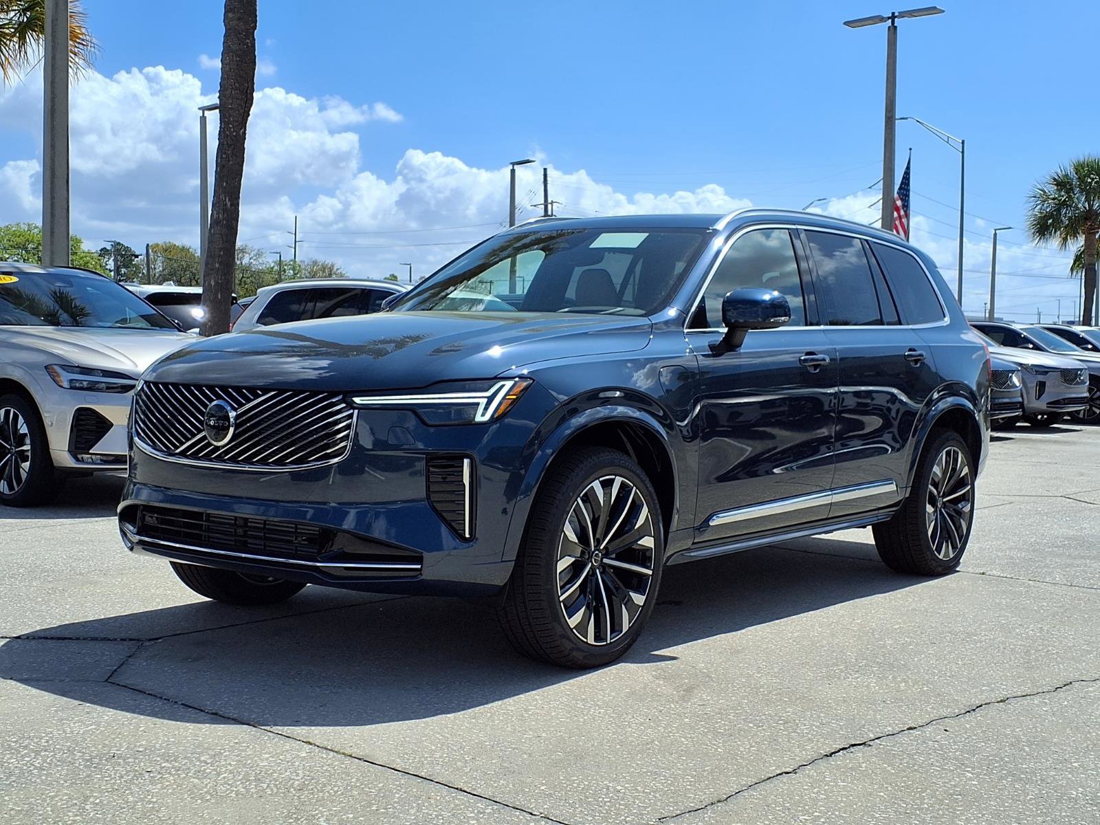 New 2026 Volvo XC90 T8 Ultra w/ Protection Package Premier image 3