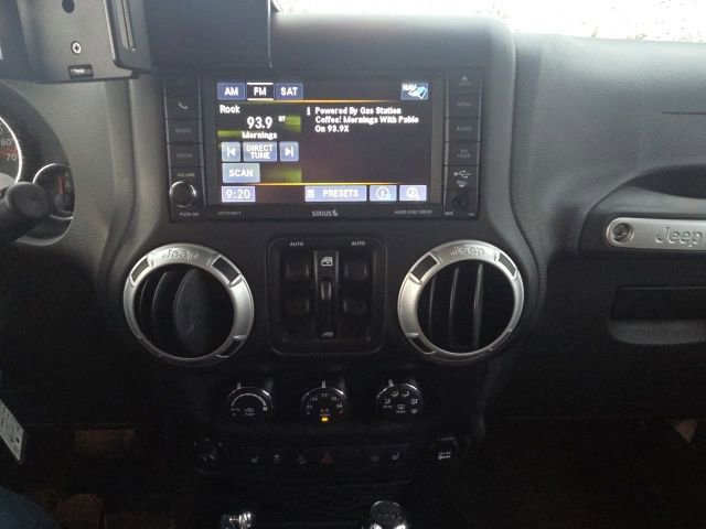 Used 2017 Jeep Wrangler Unlimited Rubicon AWD/4WD image 25
