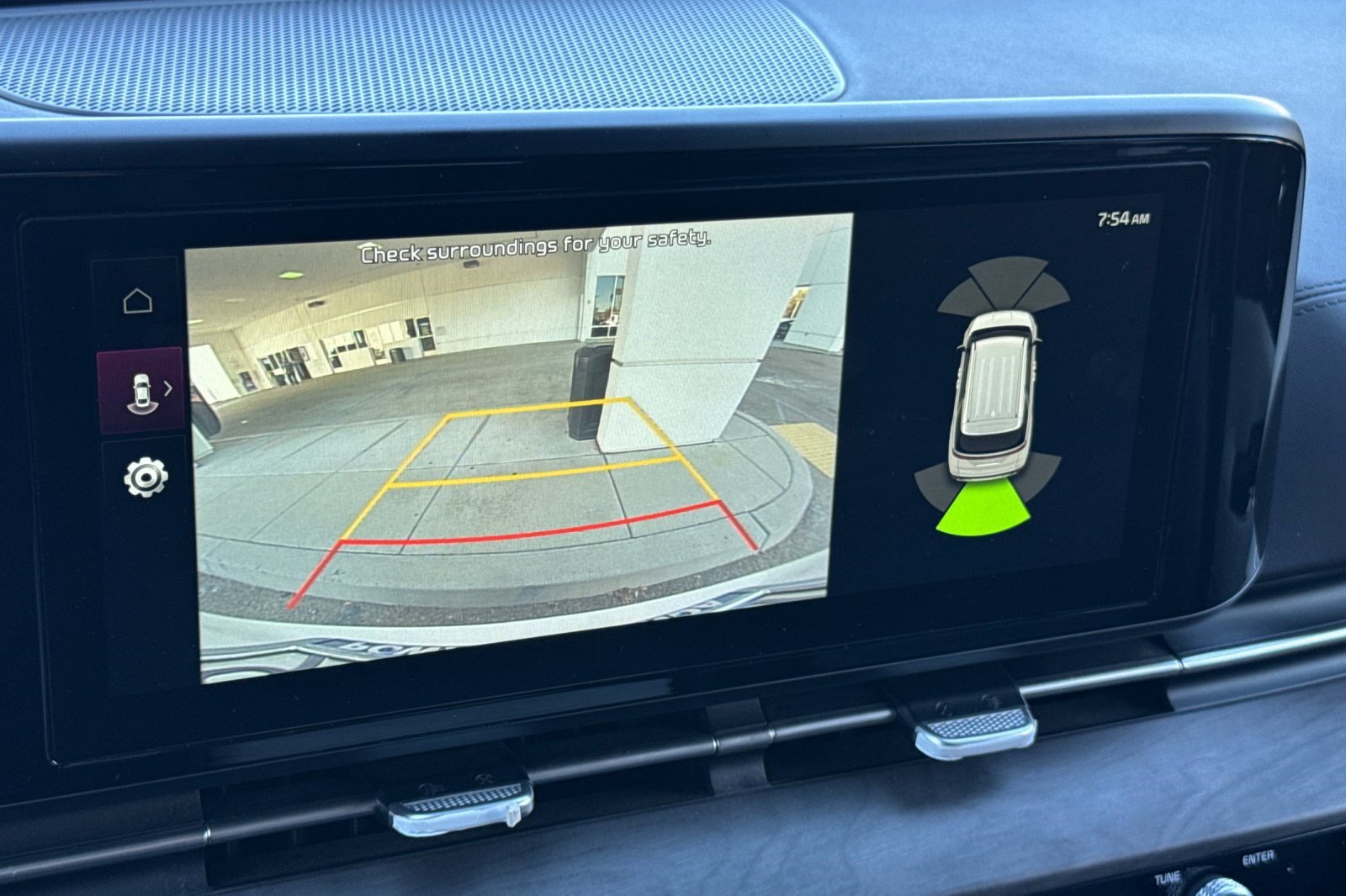 Used 2024 Kia Carnival EX FWD image 21