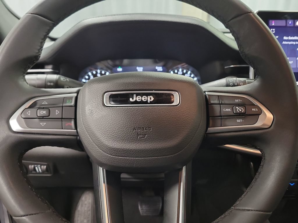Used 2024 Jeep Compass Latitude AWD/4WD image 22