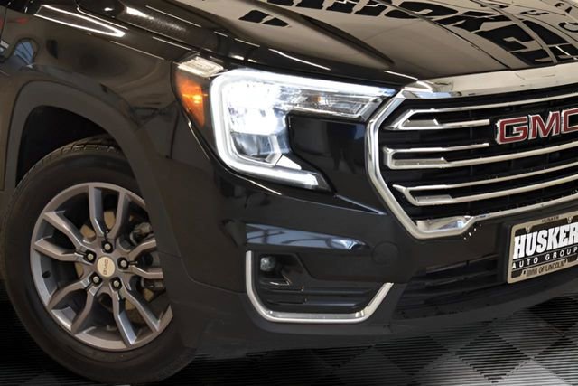 Used 2024 GMC Terrain SLT AWD/4WD image 15