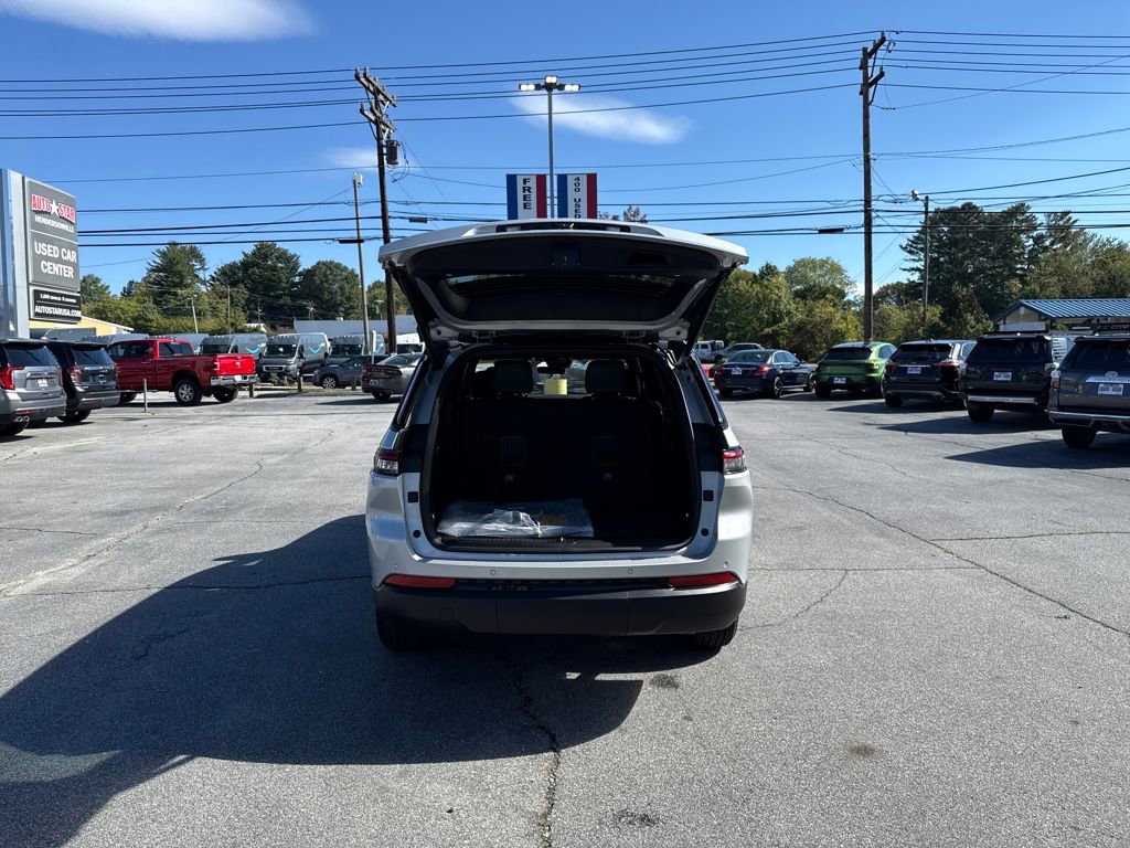 New 2025 Jeep Grand Cherokee L Laredo image 27