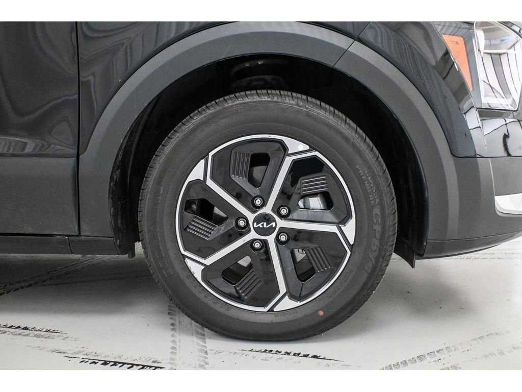 Used 2025 Kia Niro LX FWD image 8
