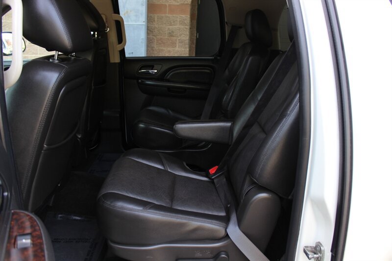 Used 2014 GMC Yukon XL Denali AWD/4WD image 12