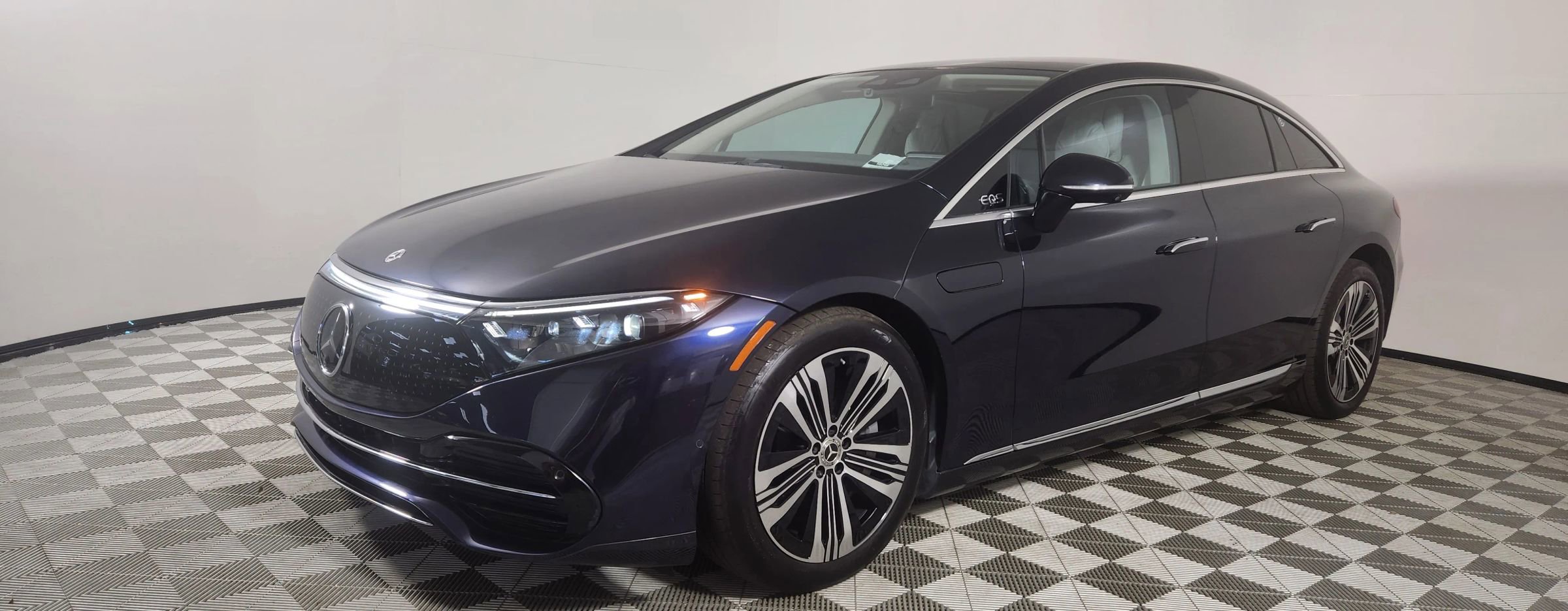 Used 2022 Mercedes-Benz EQS 450+ Sedan image 4