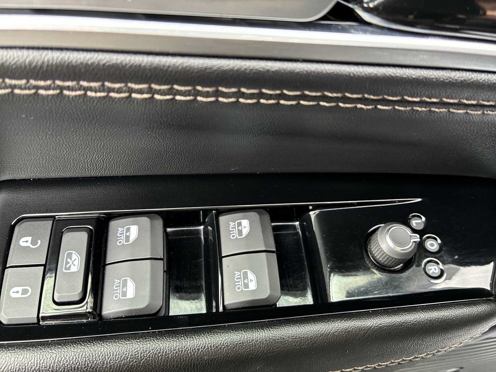 Used 2024 Jeep Wagoneer Series II AWD/4WD image 15