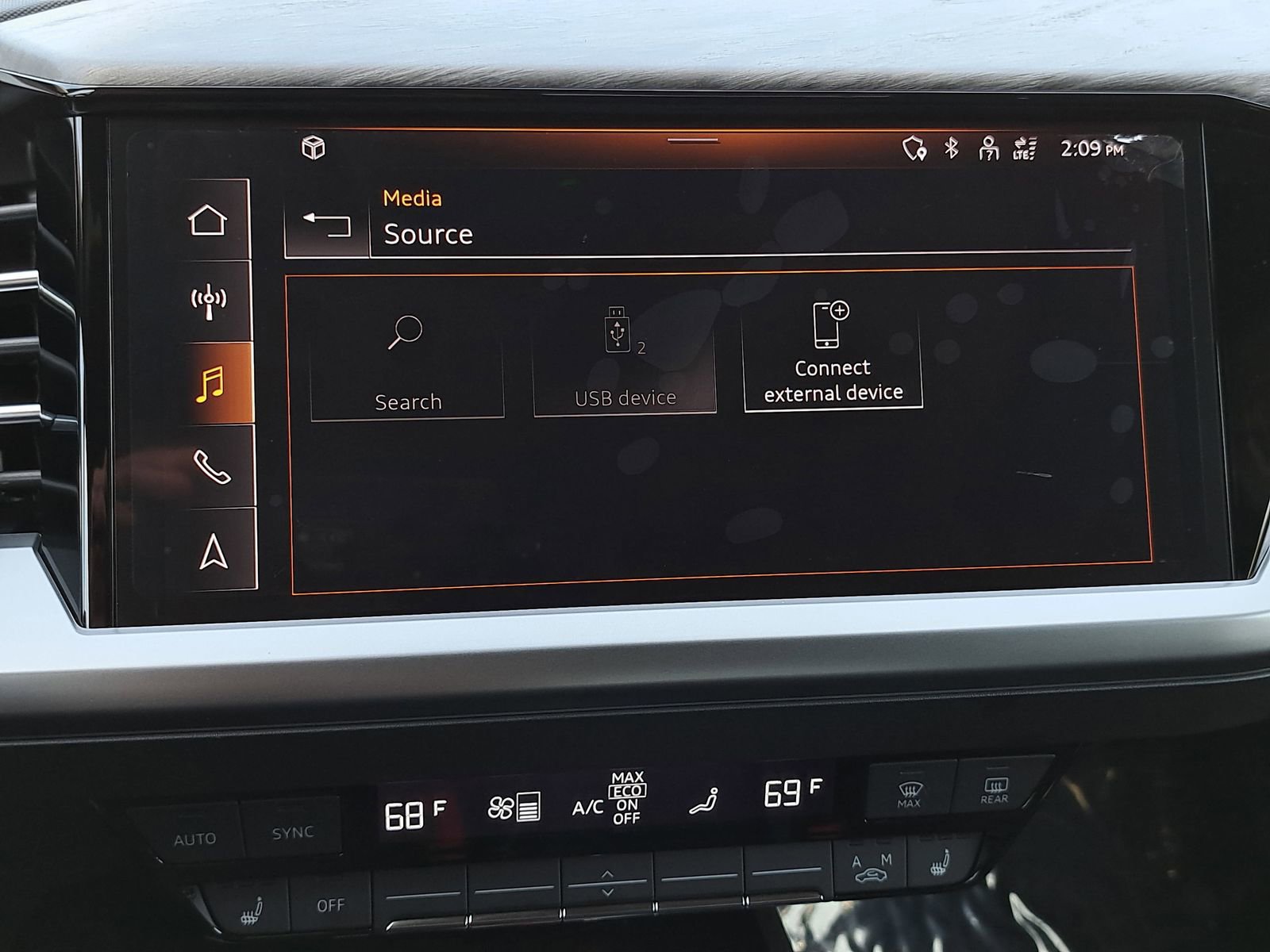 Certified 2025 Audi Q4 e-tron Premium Plus w/ Premium Plus AWD/4WD image 23