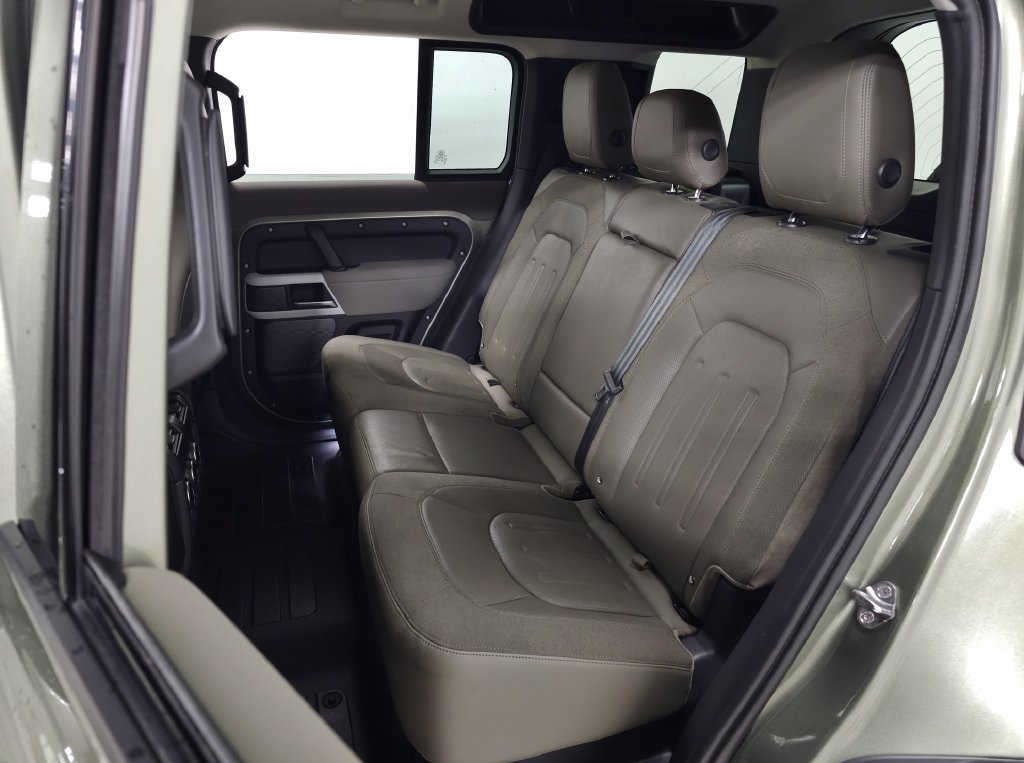 Used 2020 Land Rover Defender 110 First Edition AWD/4WD image 36