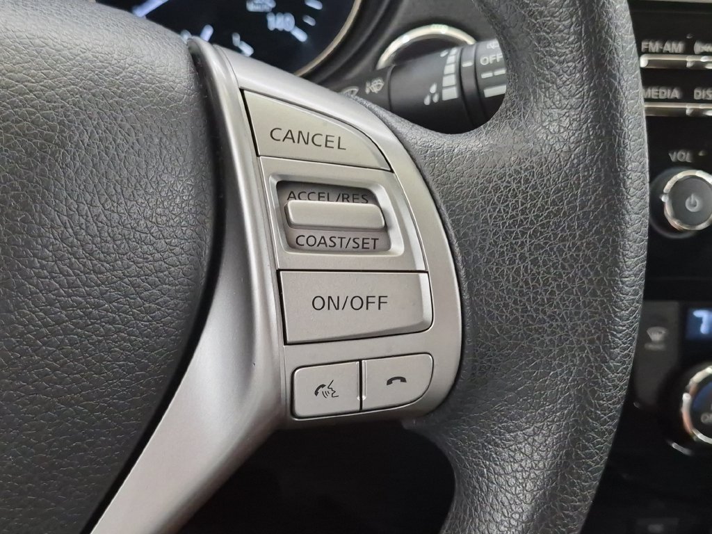 Used 2016 Nissan Rogue SV AWD/4WD image 19