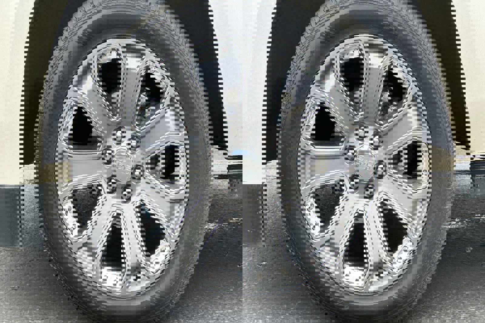 Used 2015 GMC Yukon Denali w/ Premium Package image 28