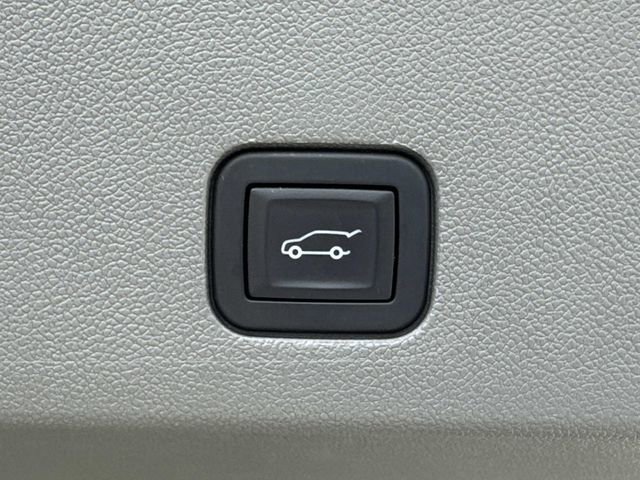 Used 2025 Cadillac XT6 Premium Luxury image 13