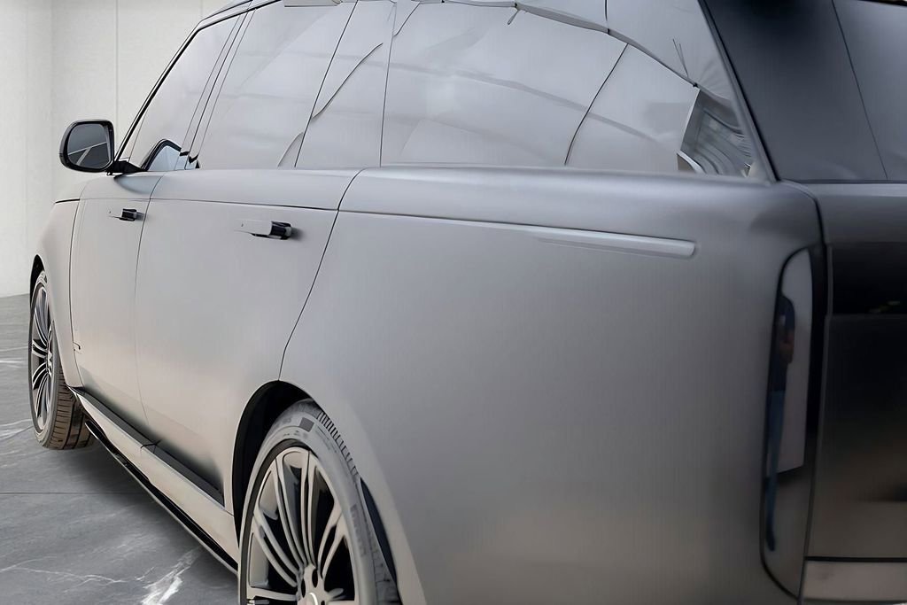 Used 2025 Land Rover Range Rover Long Wheelbase Autobiography image 12