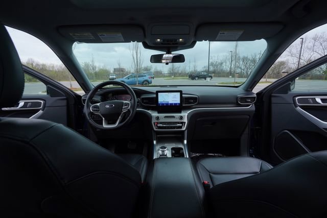 Used 2021 Ford Explorer XLT w/ Equipment Group 202A image 26