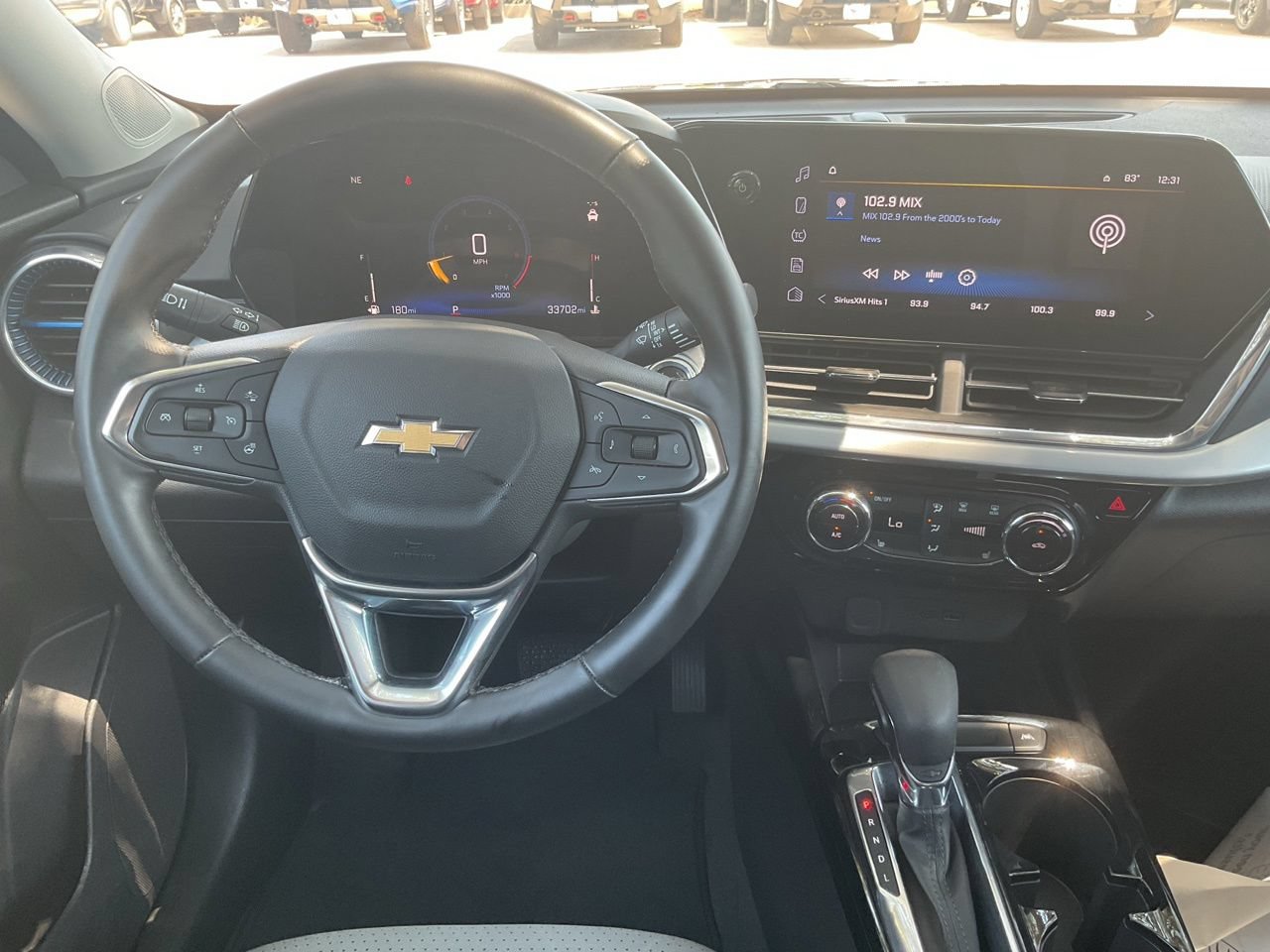 Used 2025 Chevrolet Trax LT w/ LT Convenience Package FWD image 10