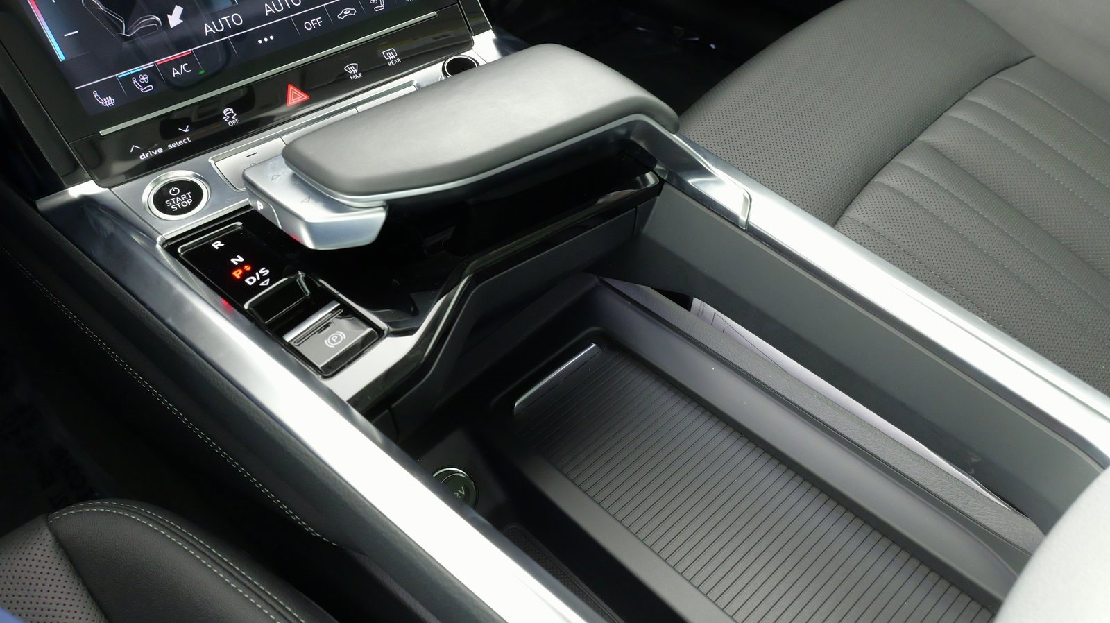 Used 2022 Audi e-tron Premium Plus w/ Premium Plus Package image 74