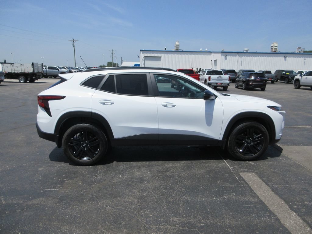Certified 2025 Chevrolet Trax ACTIV w/ Driver Confidence Package FWD image 5