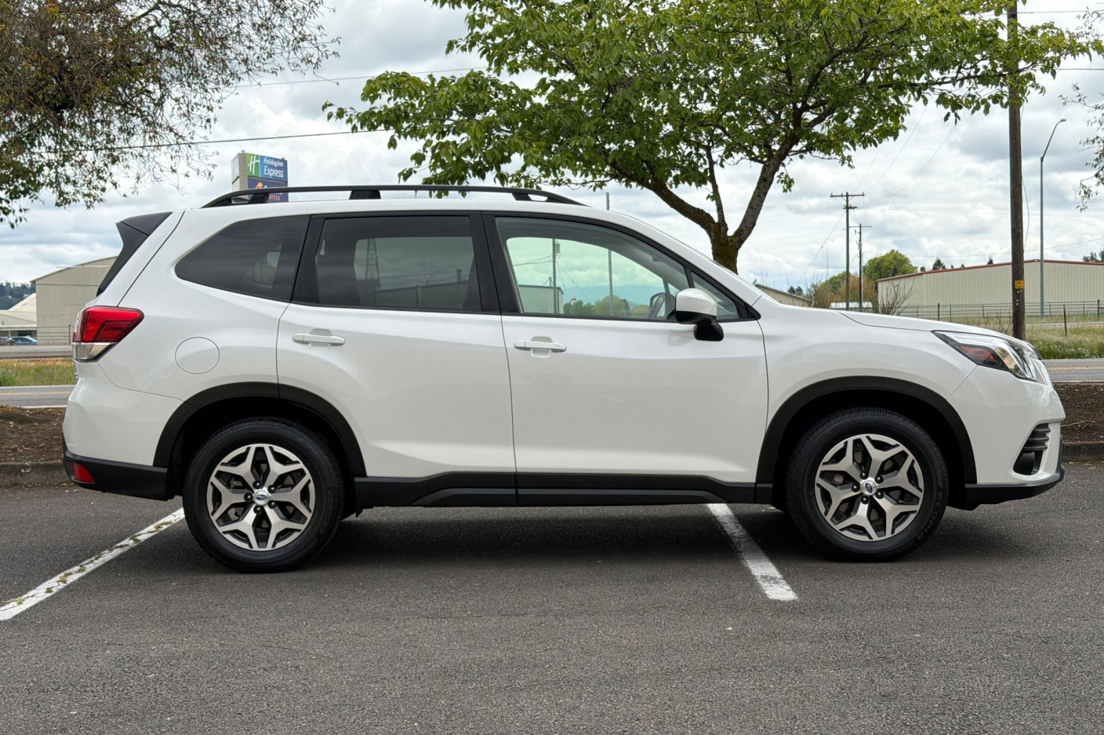 Used 2024 Subaru Forester Premium AWD/4WD image 3