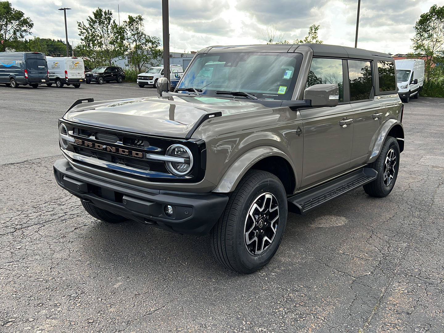 Used 2025 Ford Bronco Outer Banks AWD/4WD image 16