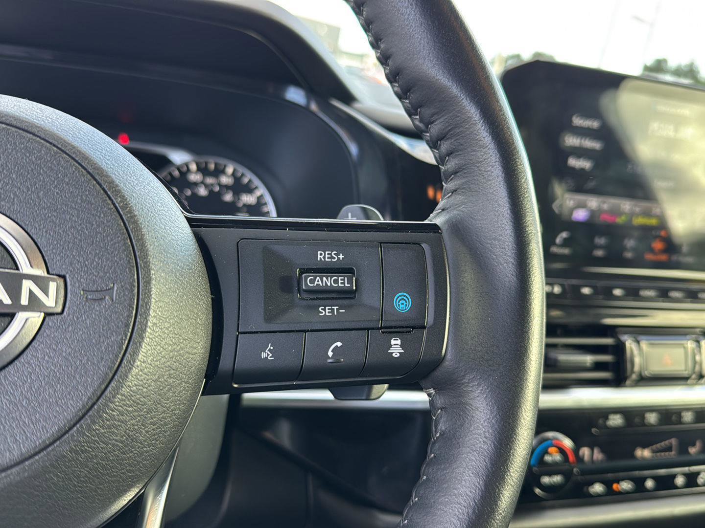 Used 2024 Nissan Pathfinder SL image 19