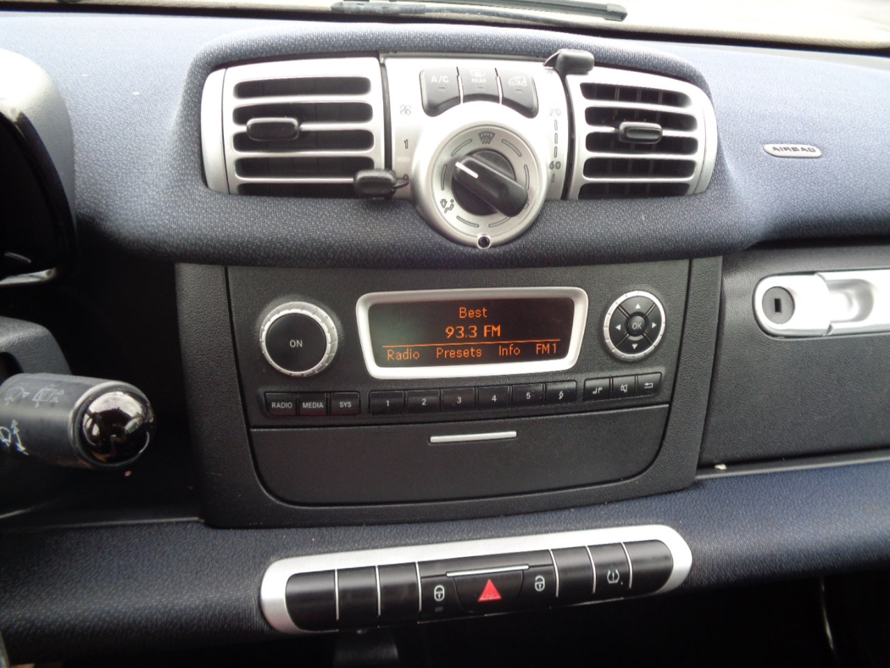 Used 2015 smart fortwo passion image 24