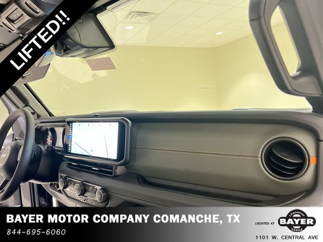Used 2025 Jeep Gladiator Mojave AWD/4WD image 27