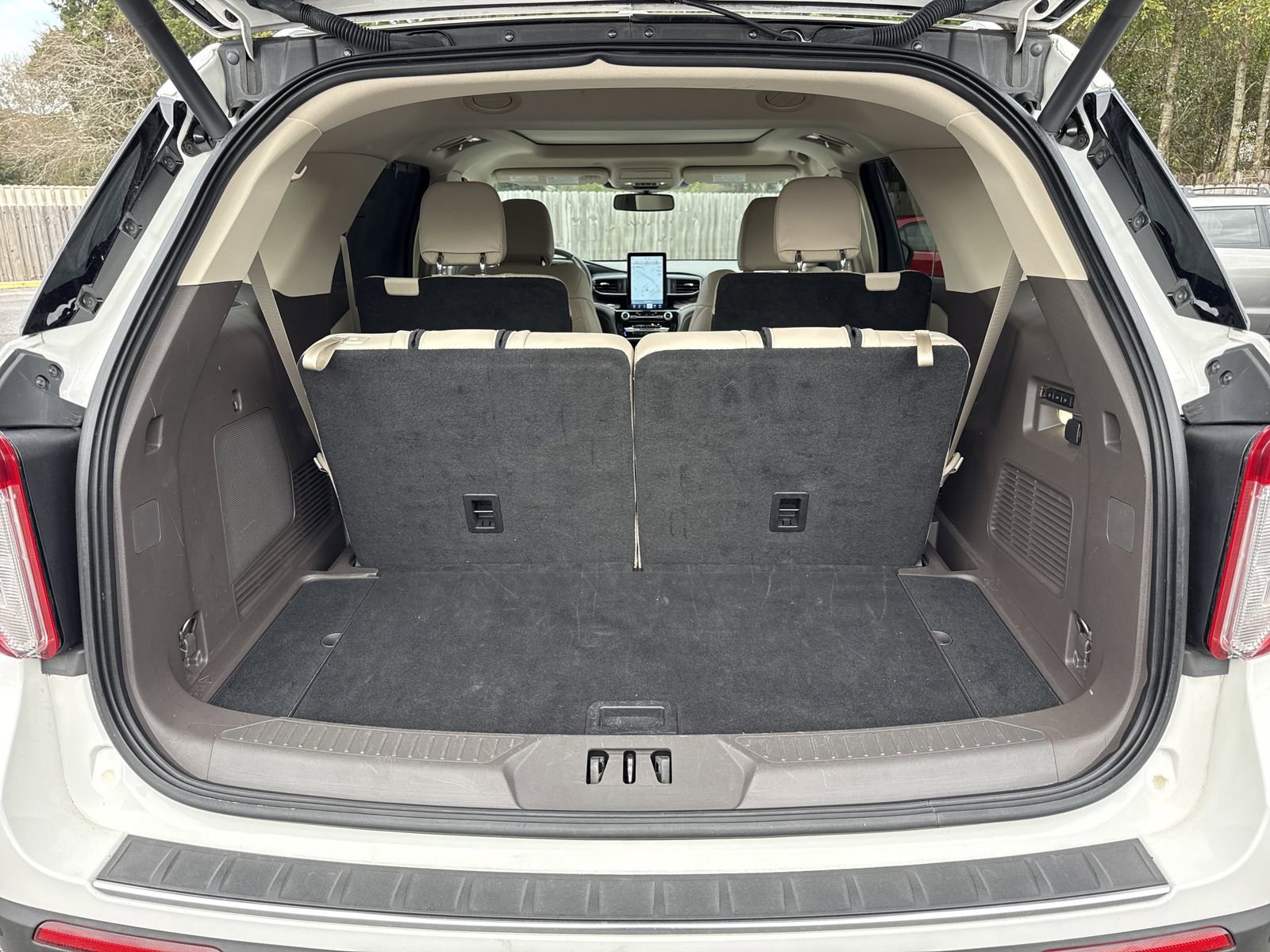 Used 2022 Ford Explorer Platinum w/ Equipment Group 601A image 38