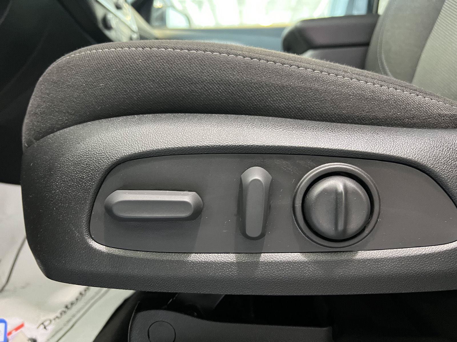 Used 2023 Chevrolet Traverse LT AWD/4WD image 16