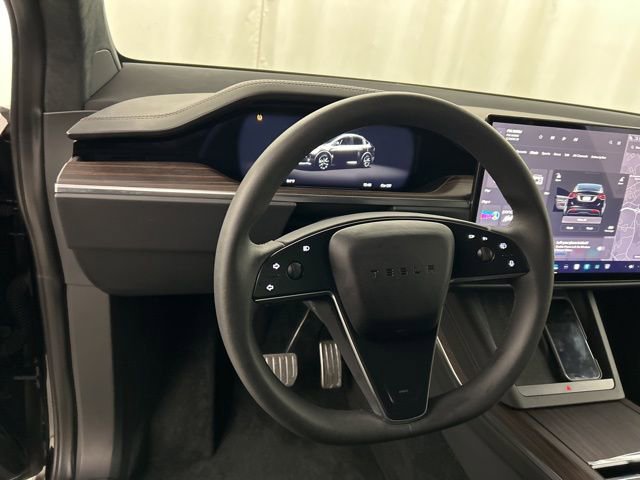 Used 2024 Tesla Model X image 8