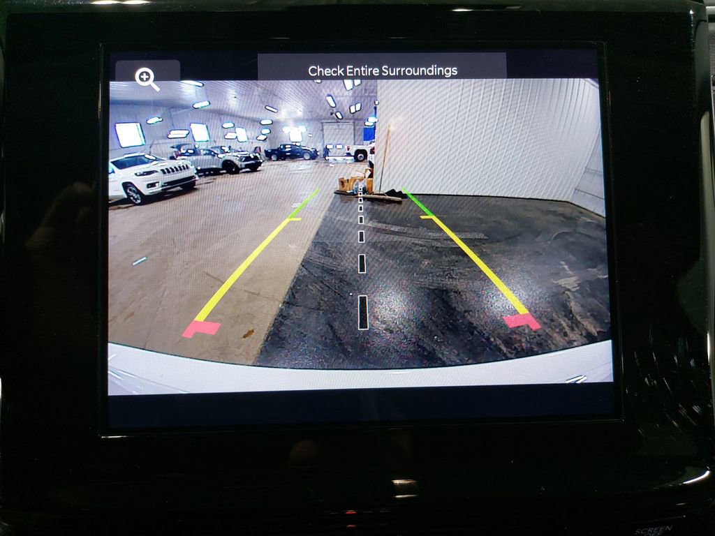 Used 2023 Jeep Grand Cherokee Laredo image 22