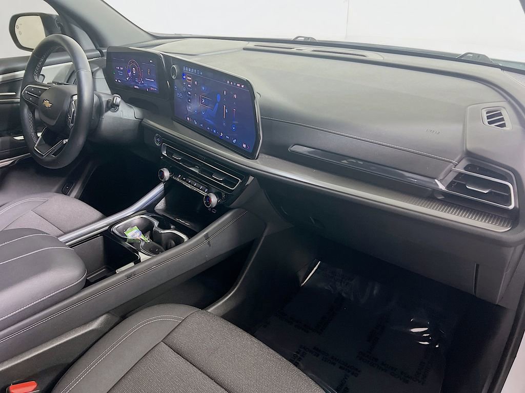 Used 2025 Chevrolet Traverse LT w/ Sun and Wheel Package image 25