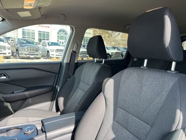 Used 2025 Nissan Rogue SV image 13