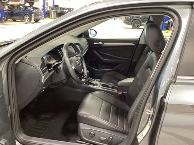 Certified 2021 Volkswagen Jetta SE FWD image 11