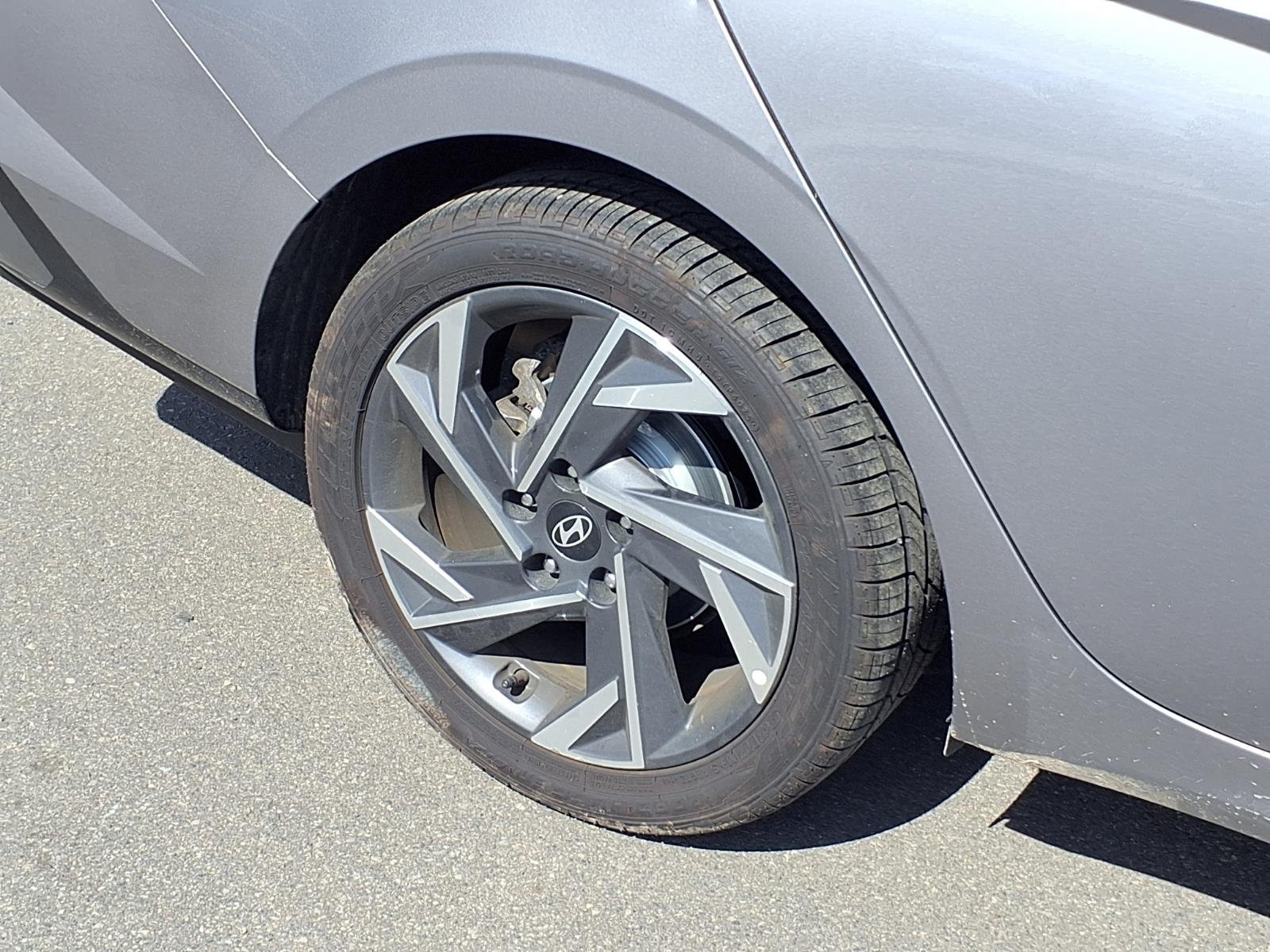 Used 2025 Hyundai Elantra Limited FWD image 29