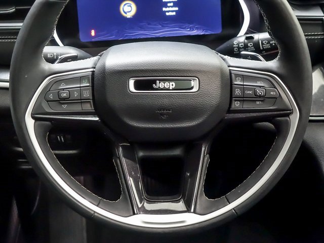 Used 2023 Jeep Grand Cherokee L Laredo image 16