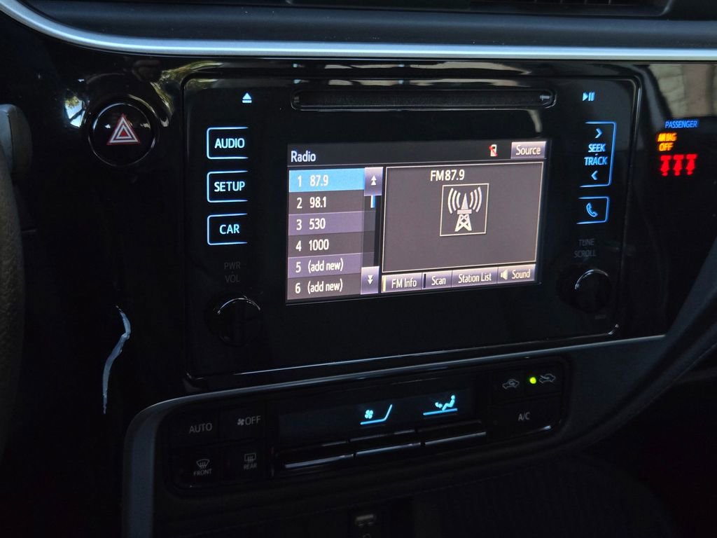 Used 2019 Toyota Corolla SE image 15