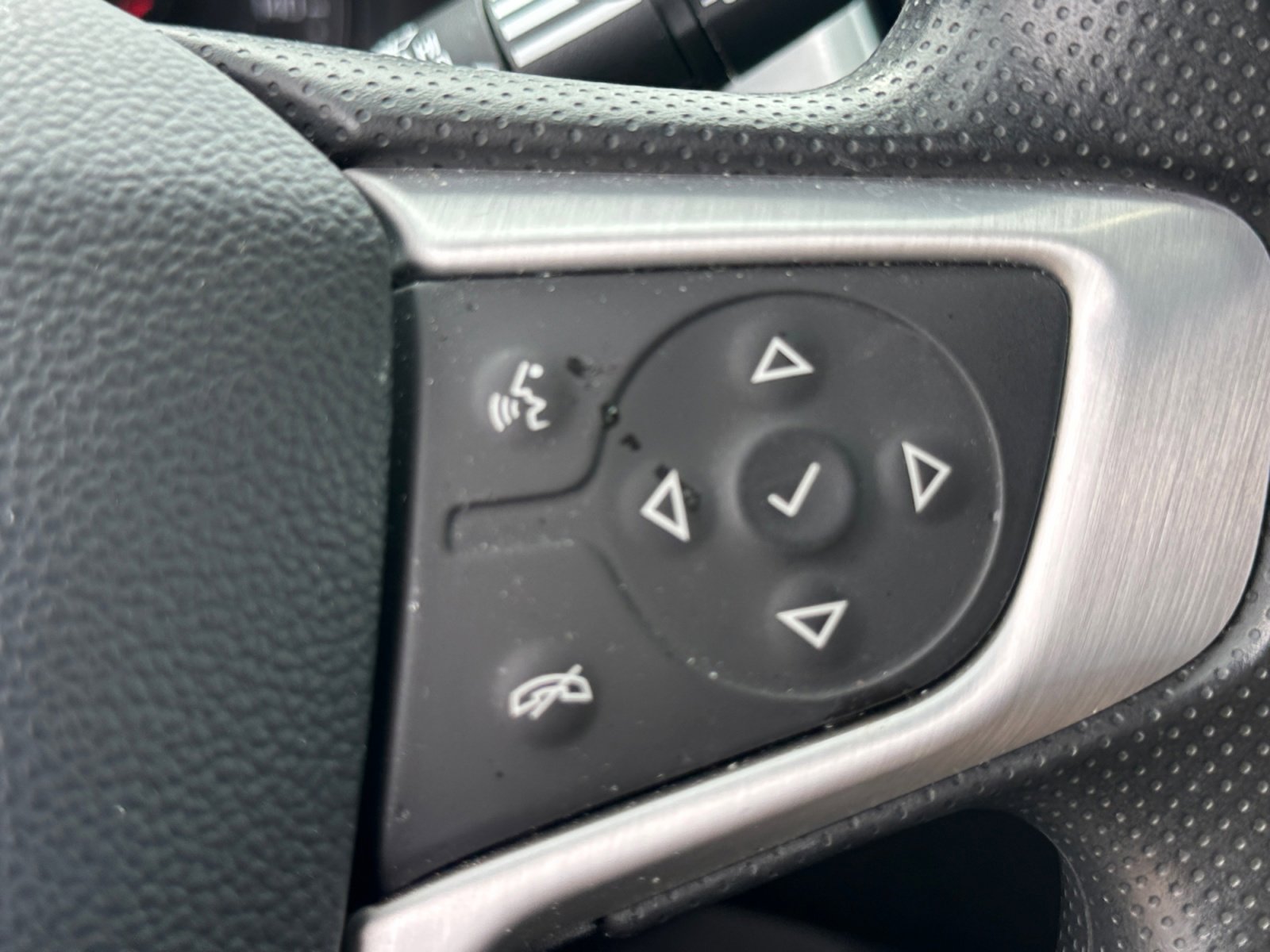 Used 2024 GMC Terrain SLE w/ Driver Convenience Package FWD image 27
