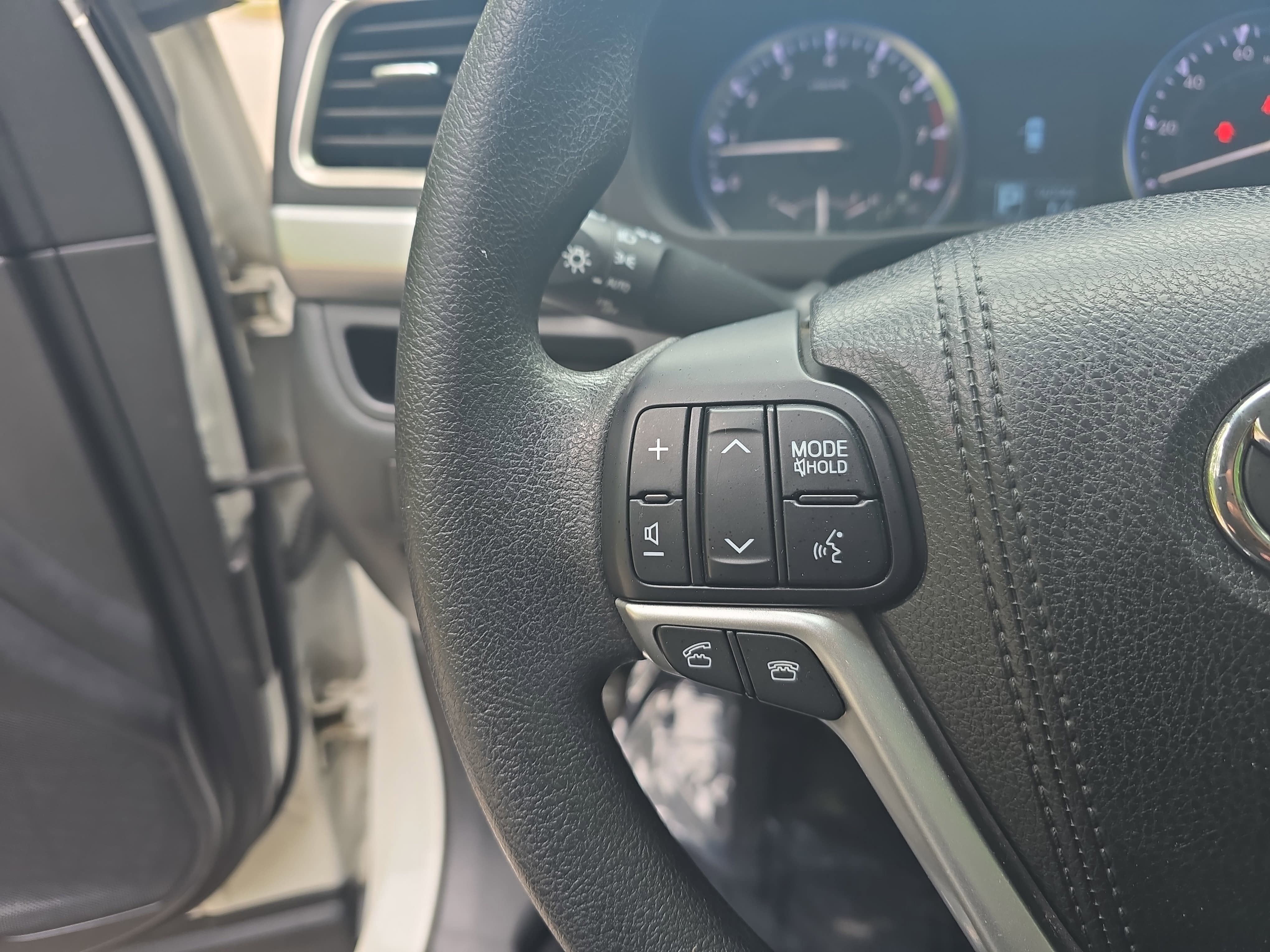 Used 2016 Toyota Highlander LE FWD image 16