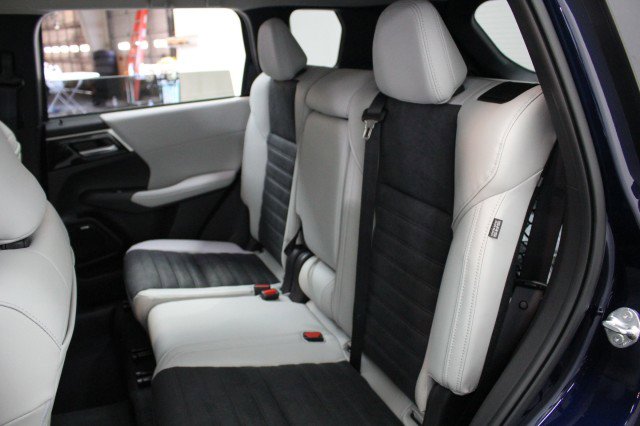 New 2026 Mitsubishi Outlander SE image 25