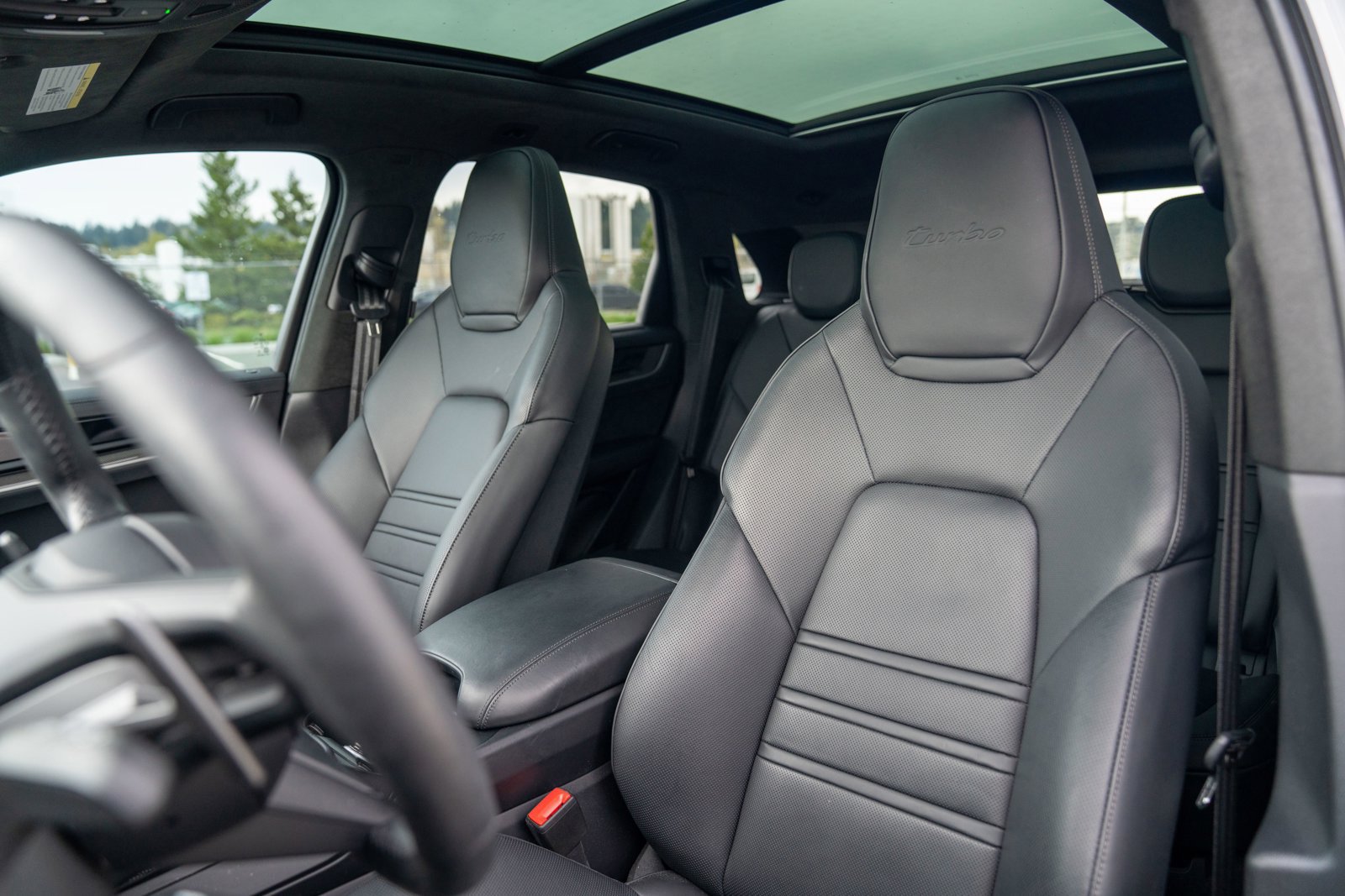 Certified 2025 Porsche Cayenne Turbo AWD/4WD image 5