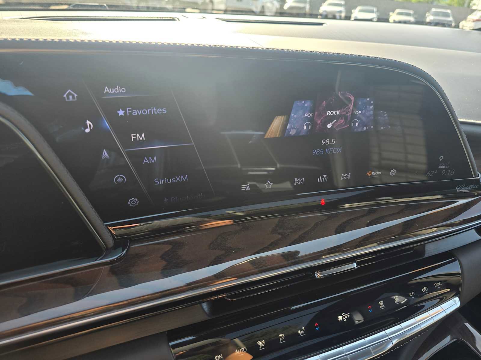 Used 2024 Cadillac Escalade ESV Premium Luxury Platinum image 29