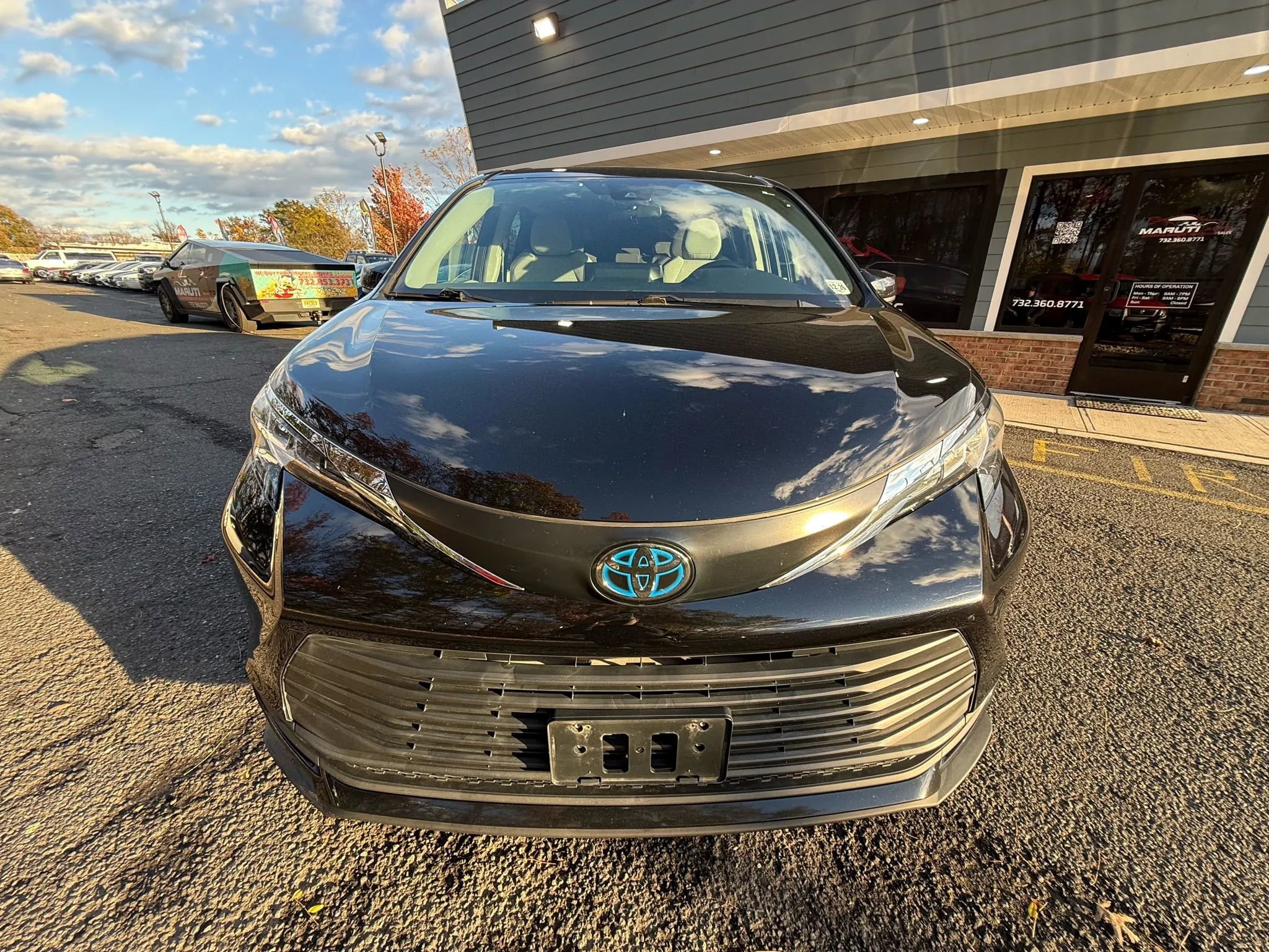 Used 2022 Toyota Sienna LE image 2
