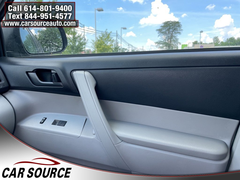 Used 2012 Toyota Highlander FWD image 28