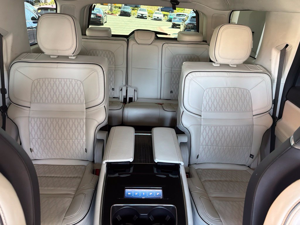 Used 2024 Lincoln Navigator Black Label AWD/4WD image 32