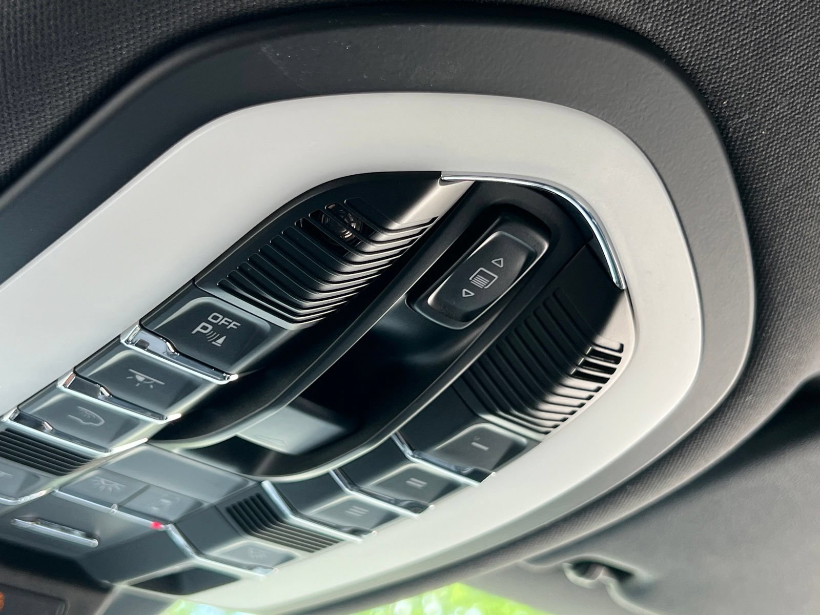 Certified 2026 Porsche Macan AWD/4WD image 35